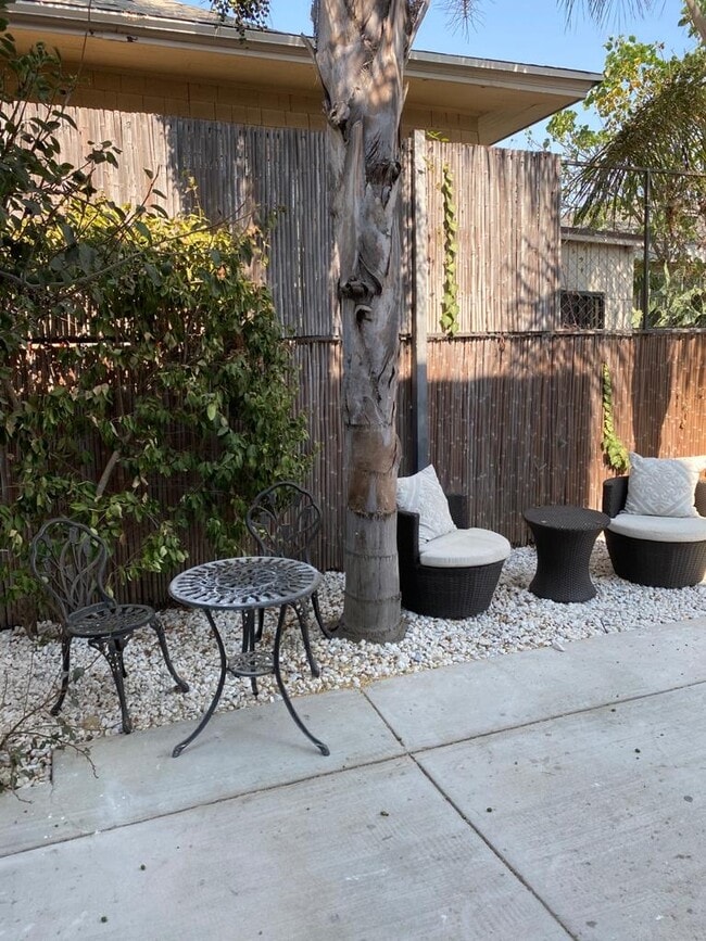 Building Photo - 1587 W 35th Pl Unit C