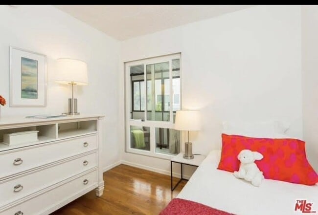 Building Photo - 3200 S Sepulveda Blvd Unit K34