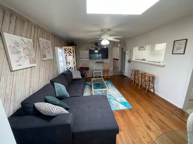 Photo - 820 Island Ct