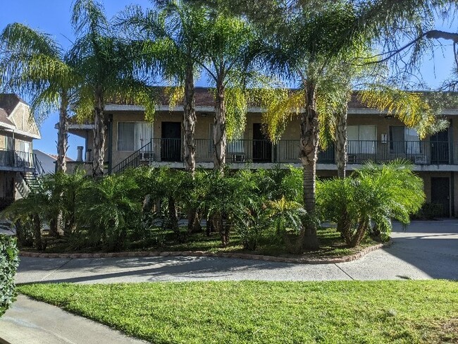 Building Photo - 144 W 42nd St