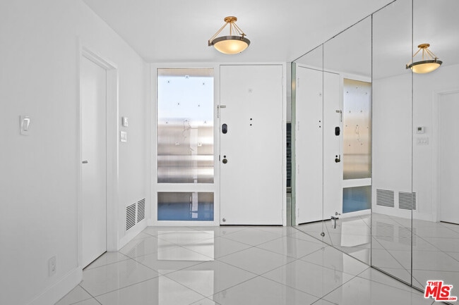 Photo - 4267 Marina City Dr