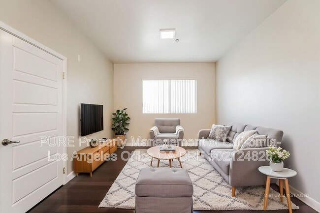 Photo - 11740 Vanowen St