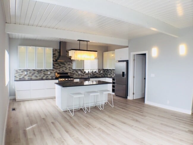 Photo - 31501 Burnside Pl House