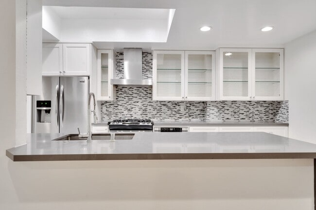 Photo - Holmby Street Luxury Investments LLC