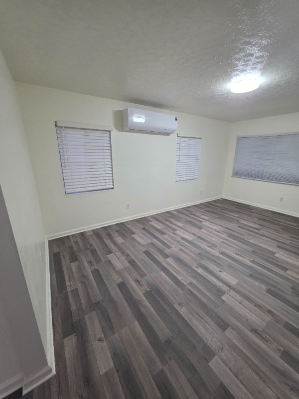 Photo - 9208 Park St