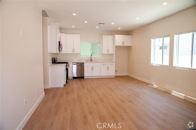 Building Photo - 2253 N Catalina St Rental