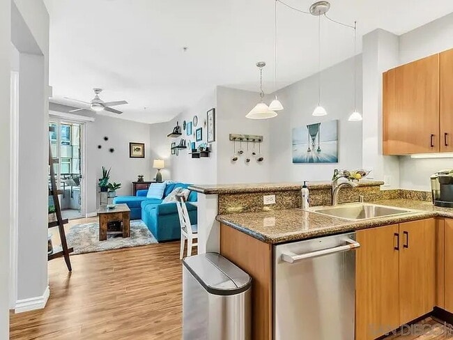 Building Photo - "Chic 1-Bedroom Urban Retreat in the Heart of San Diego!"