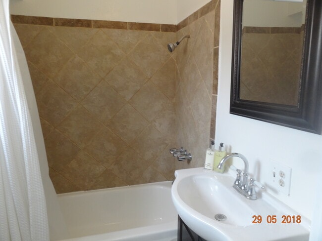 Photo - 623 W Queen St