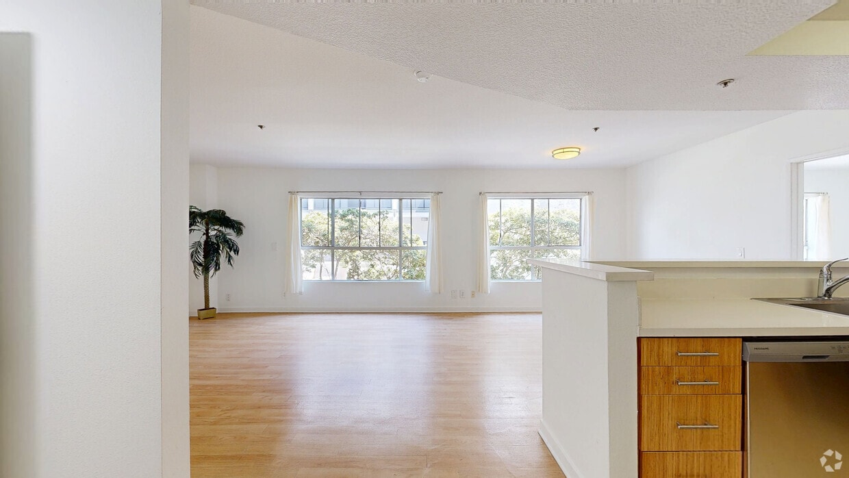 3D Tour - 939 Palm Avenue