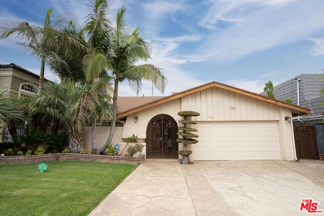 Photo - 3030 Stoner Ave House