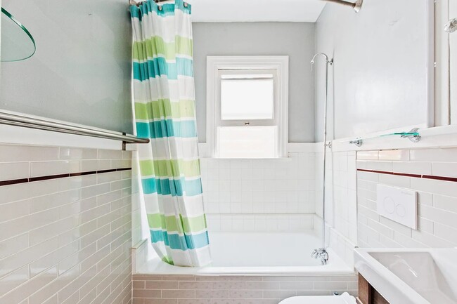 Bath - 1033 Grant St Unit 1033 Grant Street