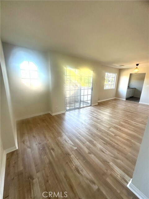 Photo - 525 S Main St