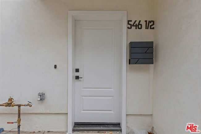 Building Photo - 546 N Genesee Ave