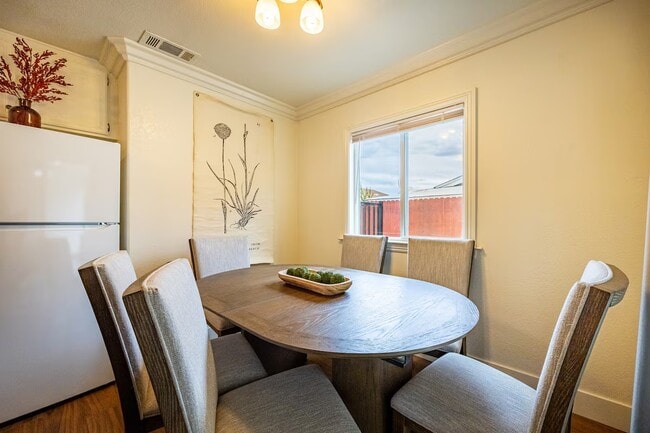 Photo - 1687 Sycamore St