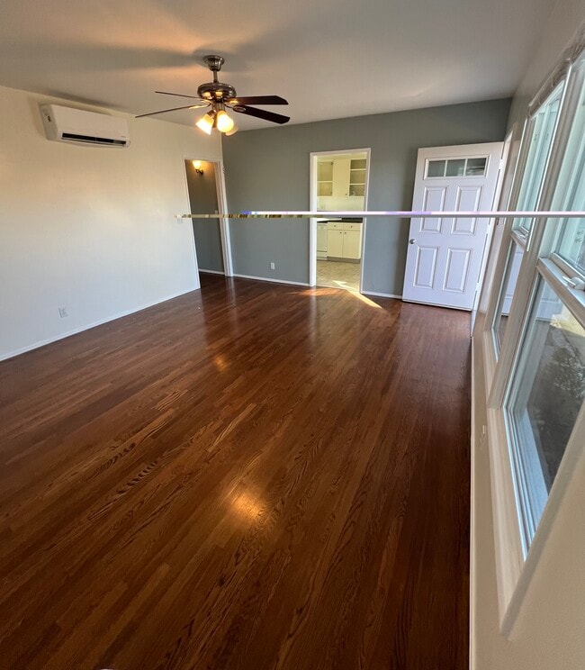 Living room - 940 N Cedar St Unit 3
