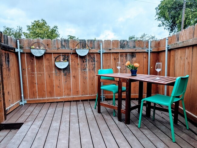 Relaxing Private Patio. - 4848 Diane Ave
