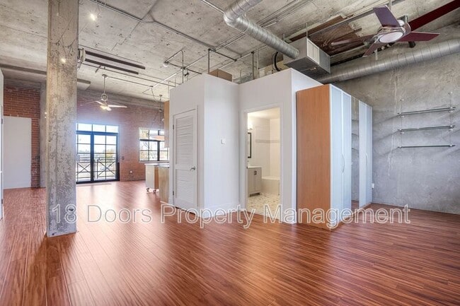 Building Photo - 3940 7th Ave Unit 205 - 205