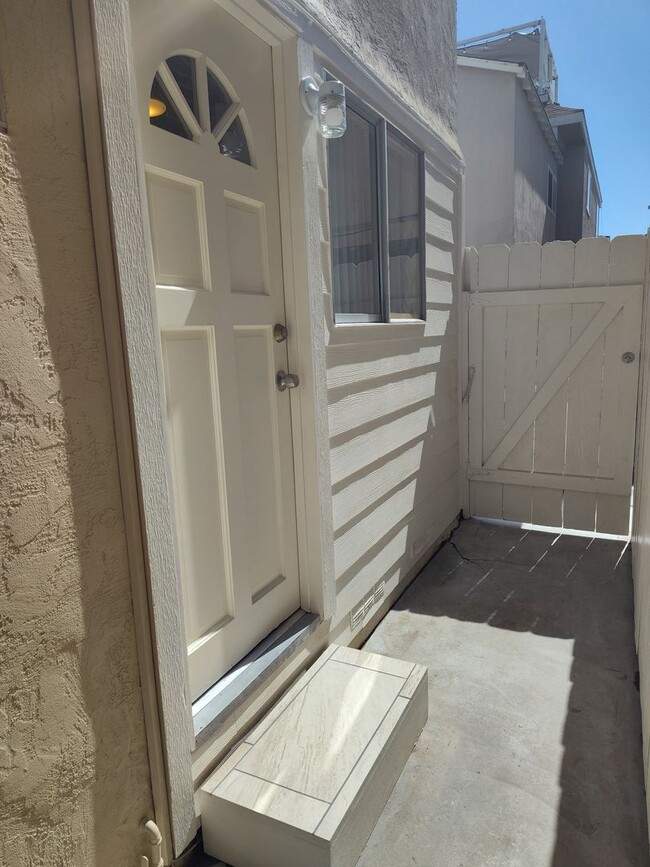 Building Photo - ***AVAILABLE NOW***Modern Micro Unit 725 1/8