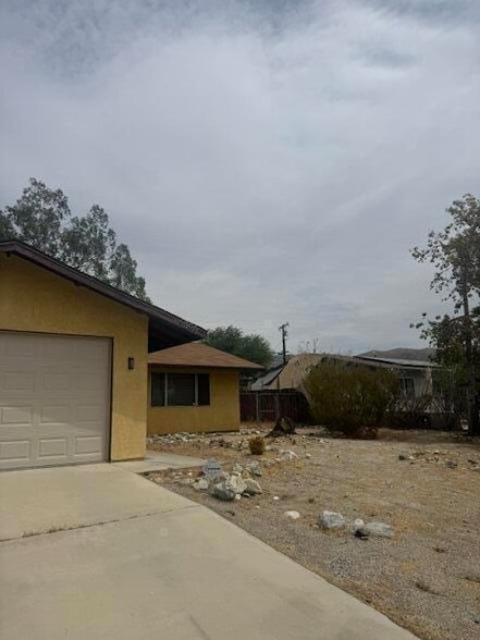 Photo - 65894 5th St