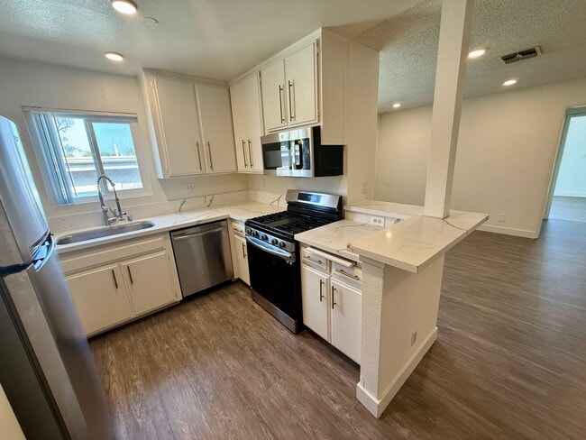 Photo - 3722 S Canfield Ave Unit 204