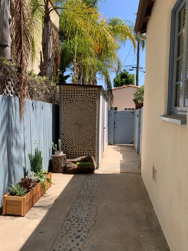 Building Photo - 10394 Keswick Ave Unit Century City ADU with Courtyard