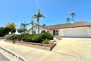 Photo - Desirable 4 bedroom home in Mountain View ...