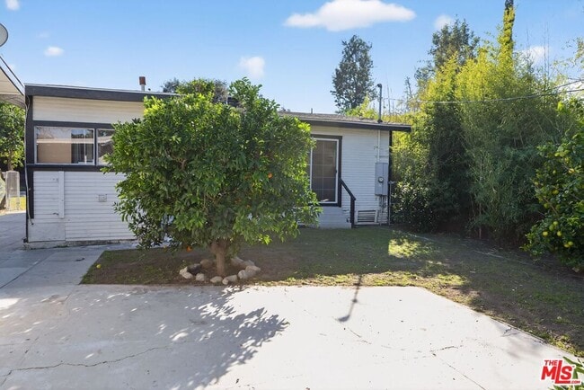 Photo - 11029 Sarah St