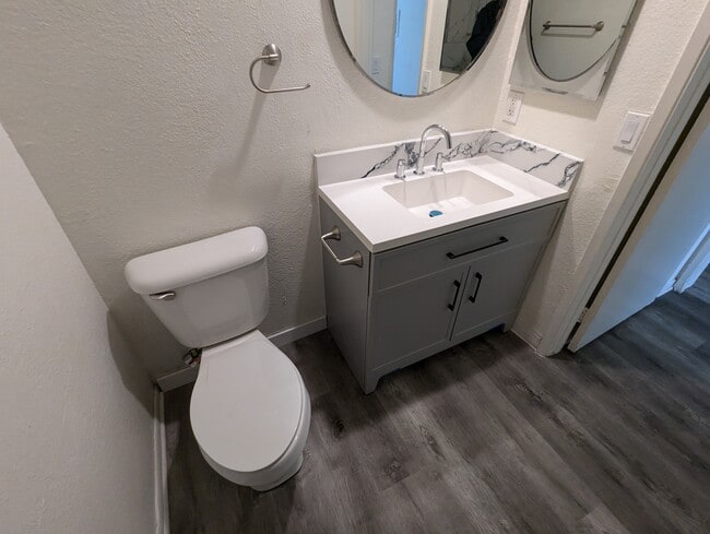 Photo - Warner Manor Apartments