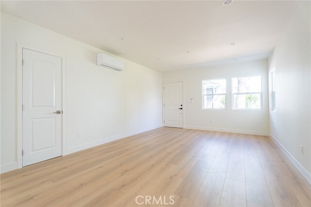 Photo - 1065 E Spazier Ave