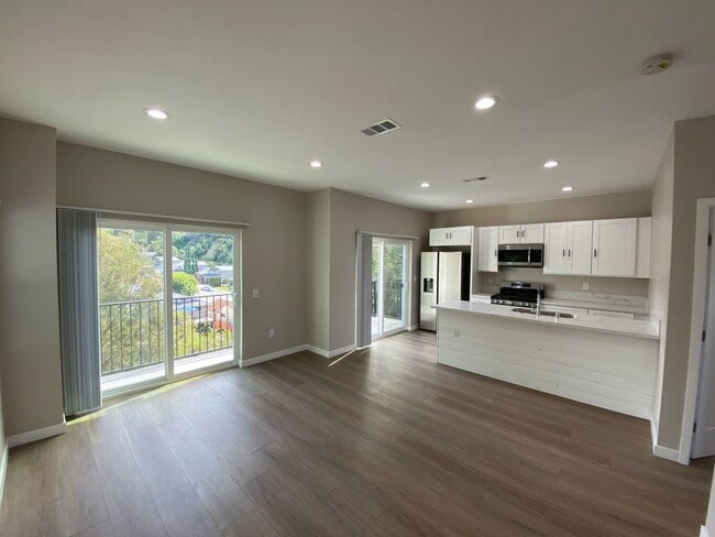 Photo - BRAND NEW (2022) 4BD/2BA (Lease out, pendi...