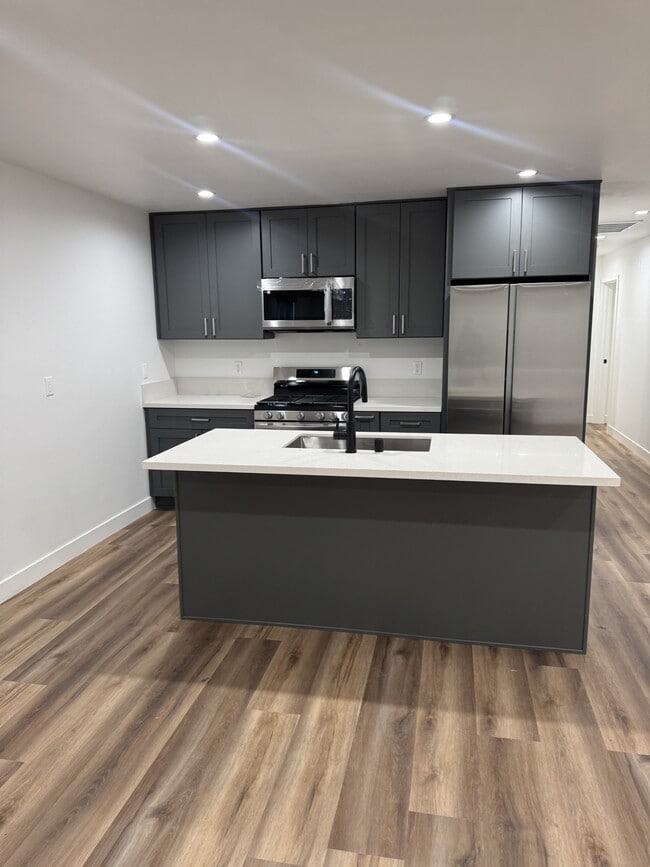 Photo - 929 E 91st St Unit 925