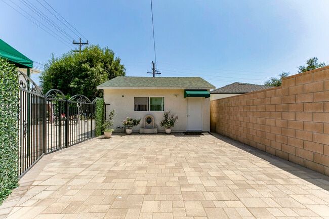 Photo - 1748 Opechee Way House