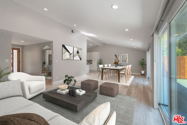 Photo - 5634 Mason Ave