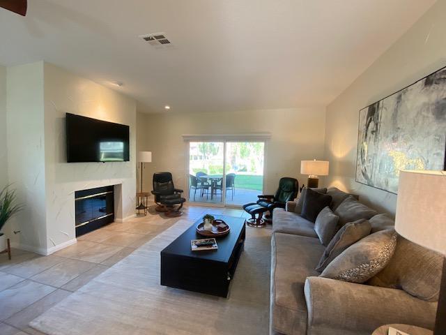 Photo - 678 Vista Lago Cir N