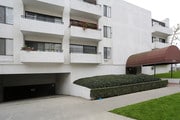 Photo - 10990 Rochester Ave Apartments
