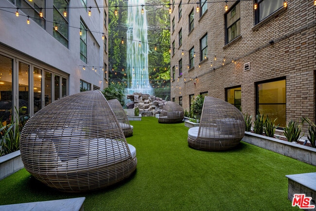 Photo - 727 W 7th St Unit 523