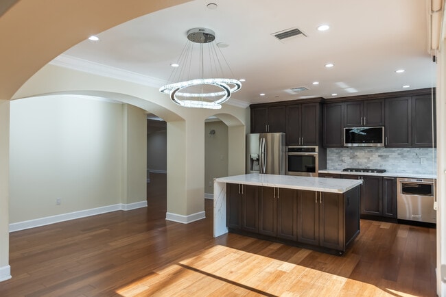 Photo - 5305 Bellingham Ave Unit 103