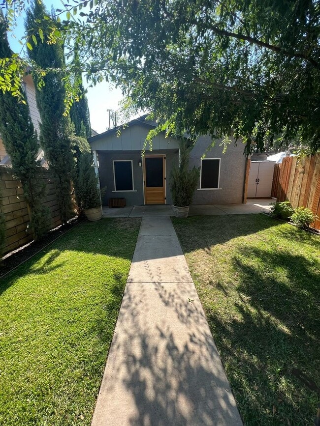 Photo - Walk to Campus From This Cute 2 Bedroom Back House