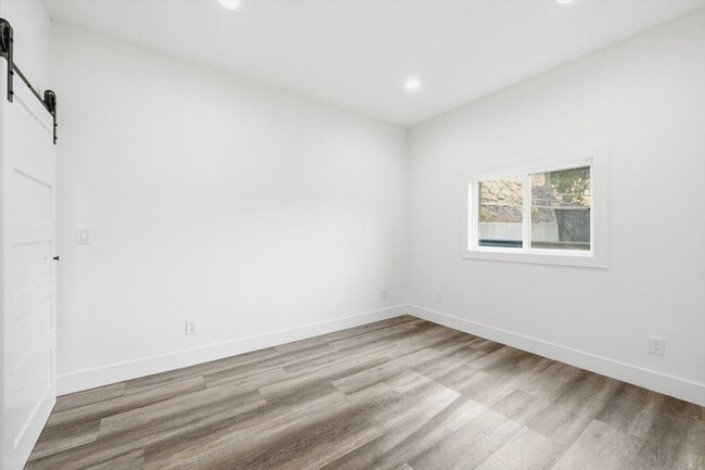 Photo - 156 S Pecan St