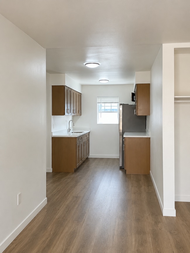 Building Photo - 20445 Osage Ave Unit B