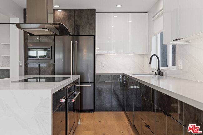 Building Photo - 153 S Palm Dr Unit PH