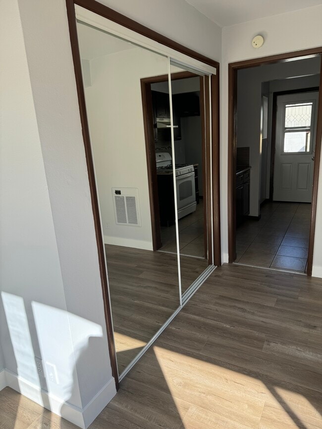 Building Photo - 732 E Olive Ave Unit Large single for rent Rental