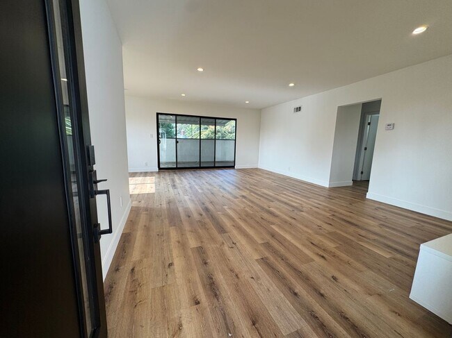 Photo - 1347 N Stanley Ave