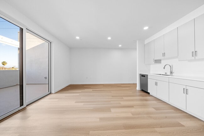 Photo - Dunsmuir Row