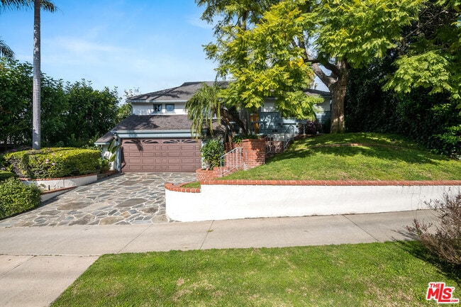 Photo - 2924 Manning Ave