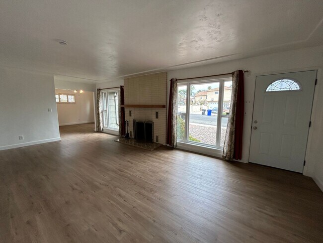 Photo - 5 Bedroom, 3 Bath in College Area!!
