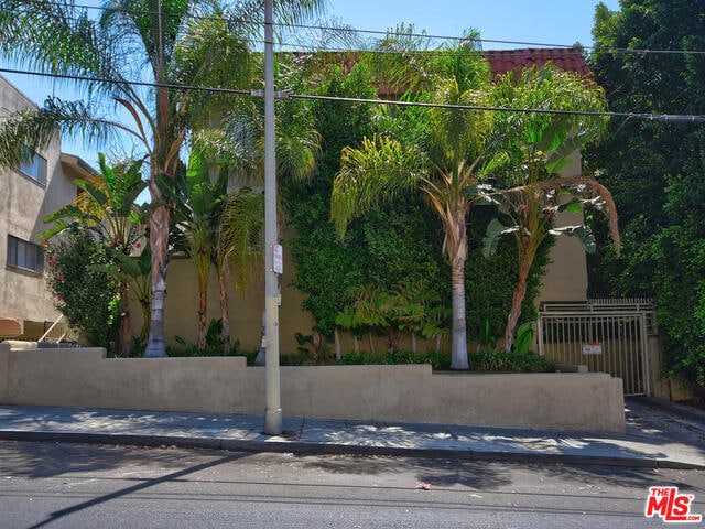 Building Photo - 1540 N Fuller Ave Unit 4