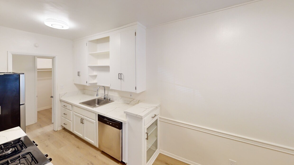 3D Tour - 127 N Doheny Dr Unit 129
