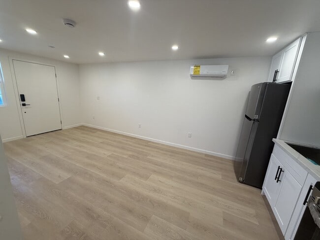 Photo - 7818 Shoup Ave