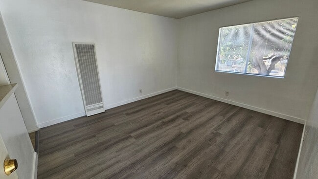 Photo - 2522-2522 1/2 Unit 2522 1/2